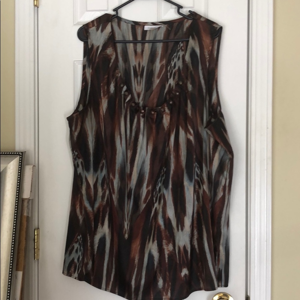 Versatile tank with pretty colors